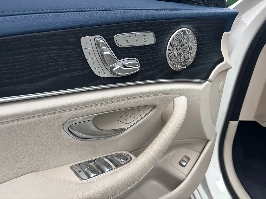 Mercedes-Benz E-Class — миниатюра 9