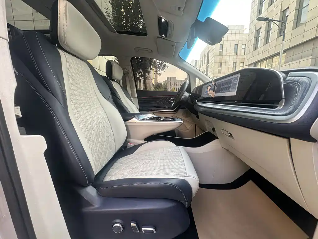 MAXUS G90 — миниатюра 24
