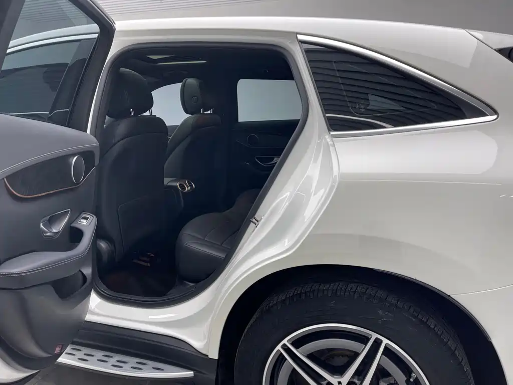 Mercedes-Benz EQC — миниатюра 17