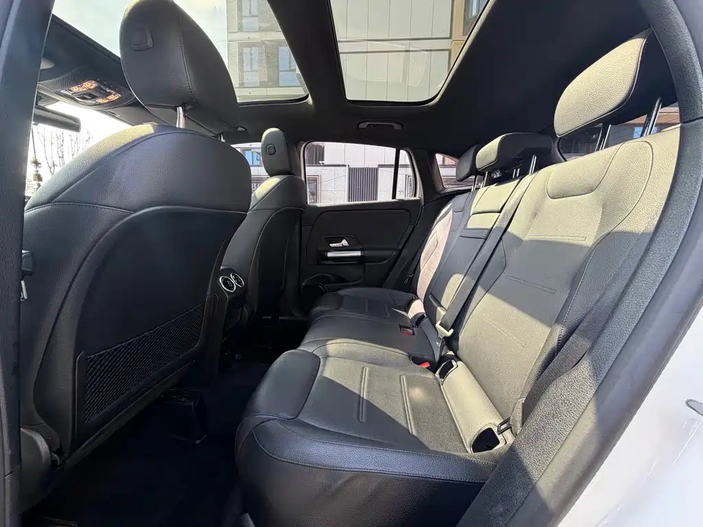 Mercedes-Benz GLA — миниатюра 8