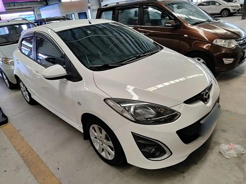 Mazda 2 — миниатюра 4