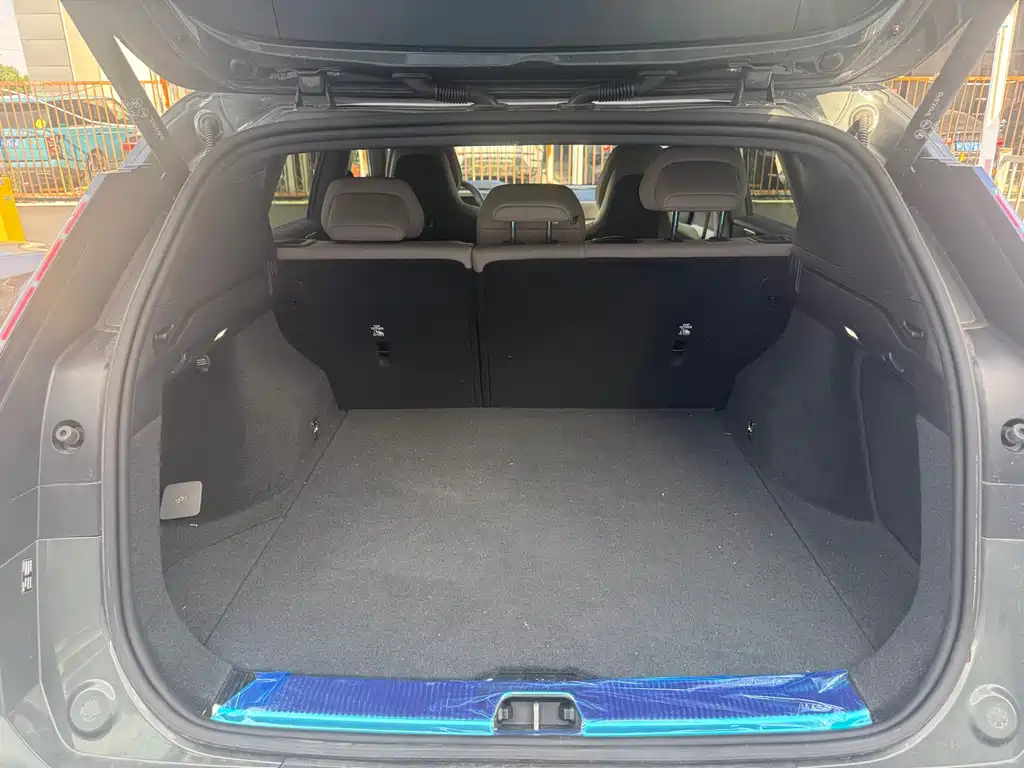 Volvo XC70 PHEV — миниатюра 10