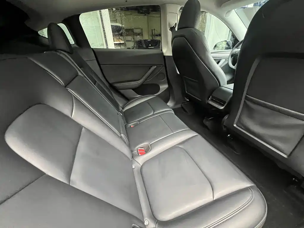 Tesla Model Y — миниатюра 9