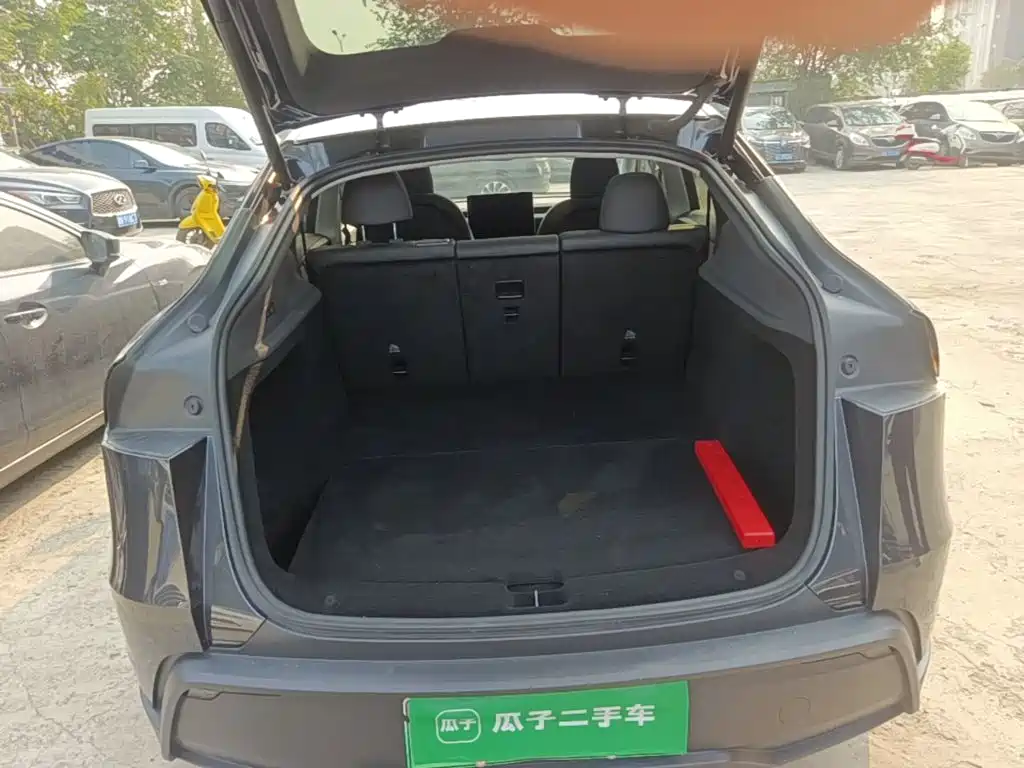 Tesla Model Y — миниатюра 19