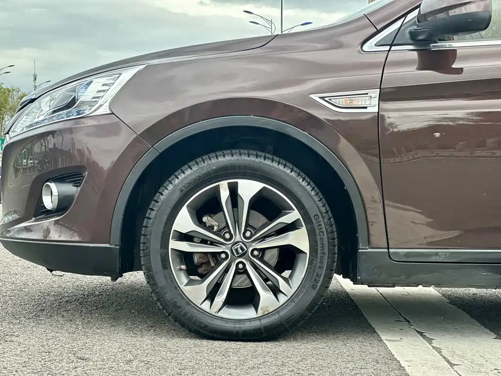 LUXGEN EXCELLENT 6 SUV