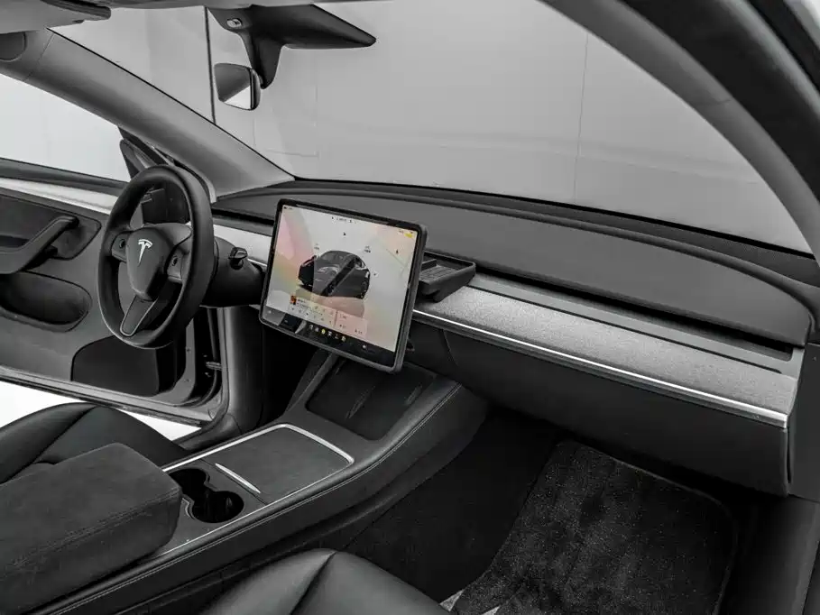 Tesla Model Y — миниатюра 16