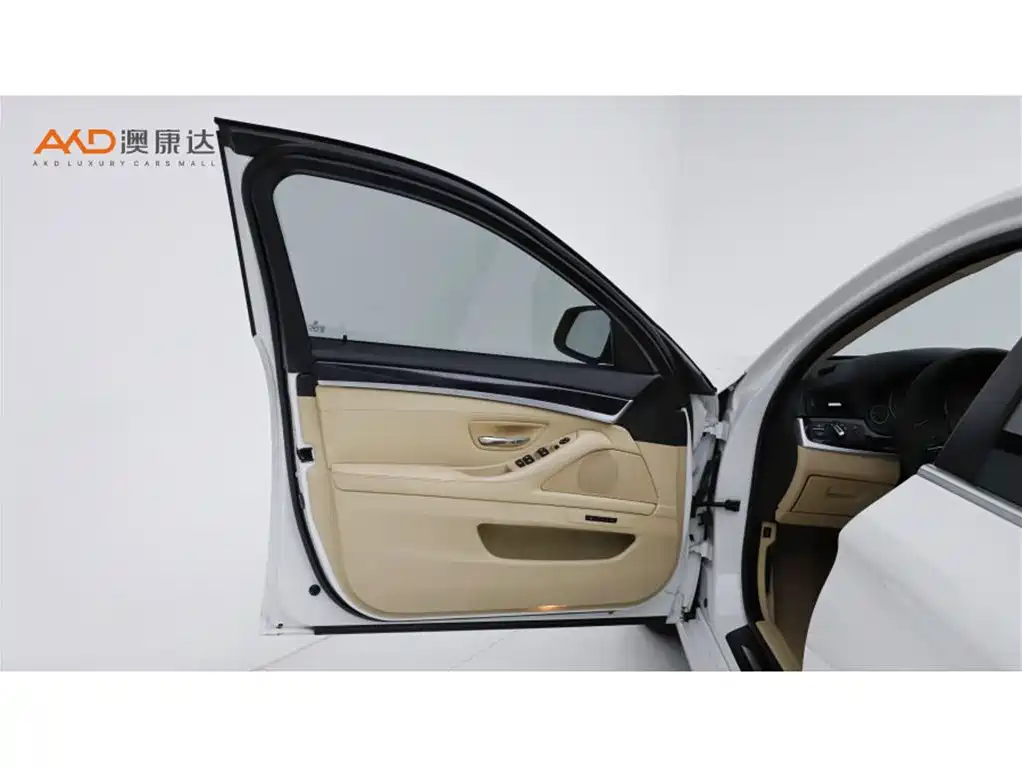 BMW 5 Series — миниатюра 10
