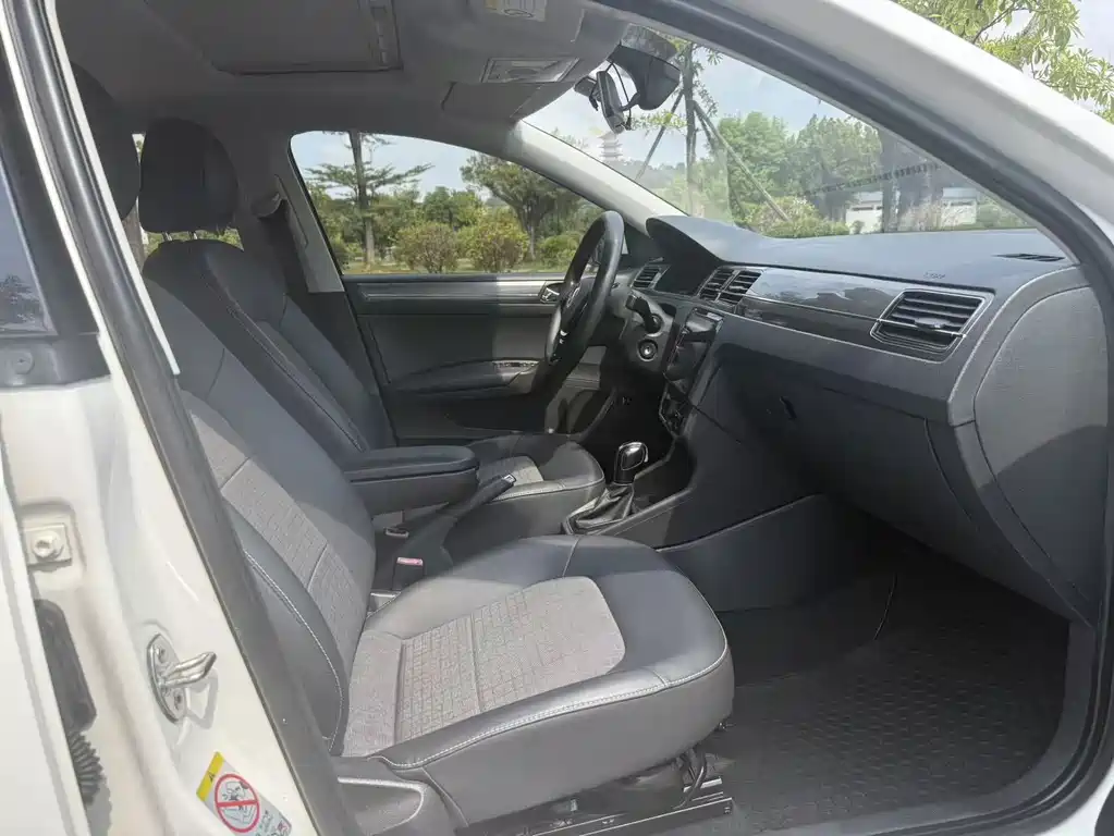 Volkswagen Santana — миниатюра 9