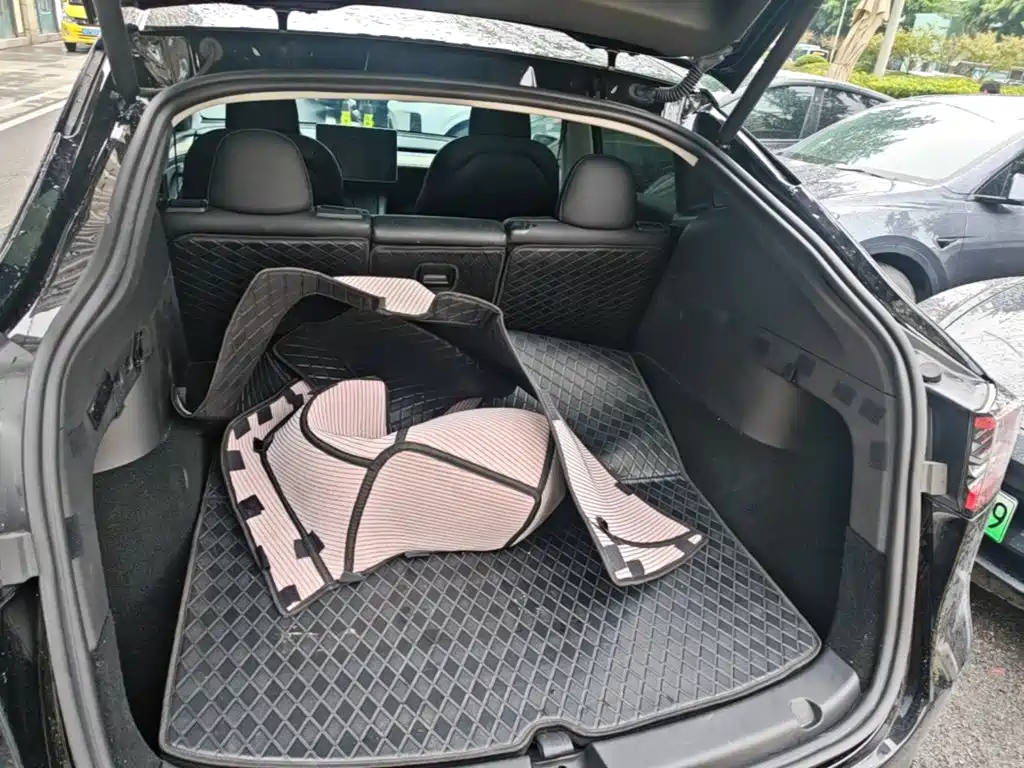 Tesla Model Y — миниатюра 19