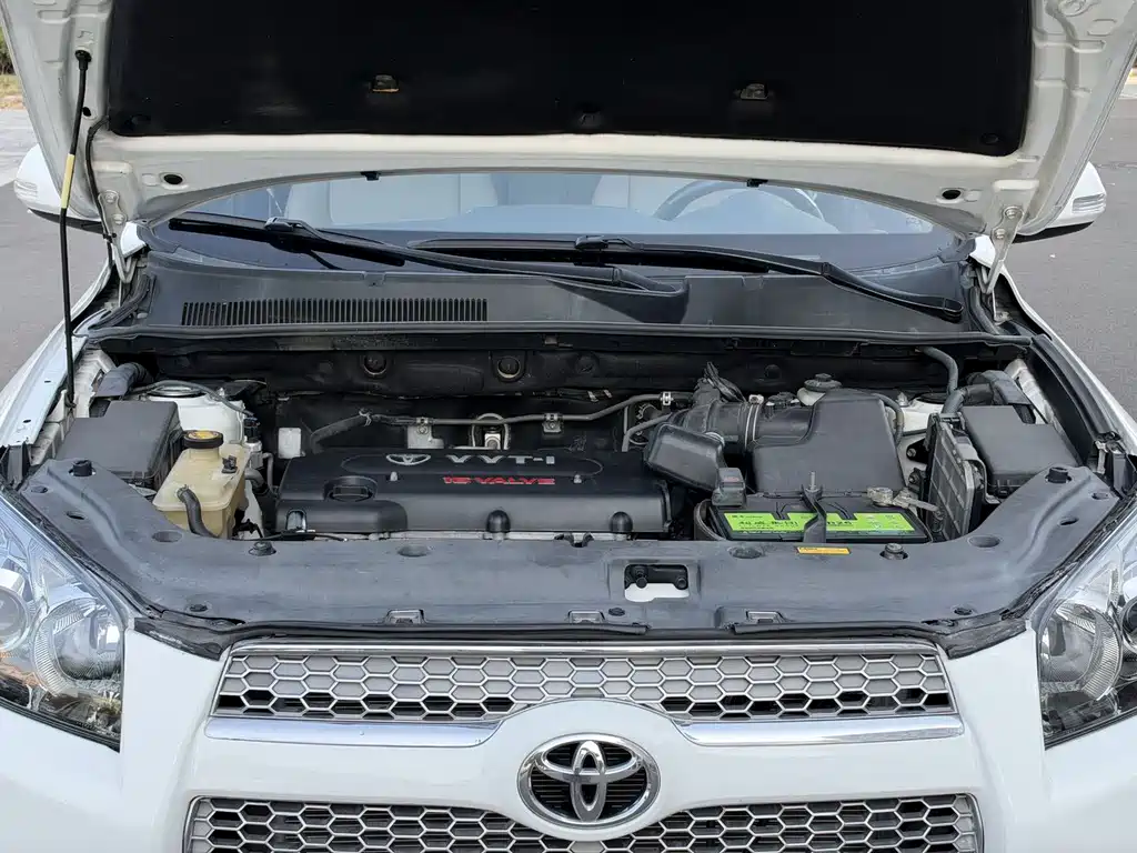 Toyota RAV4 — миниатюра 14