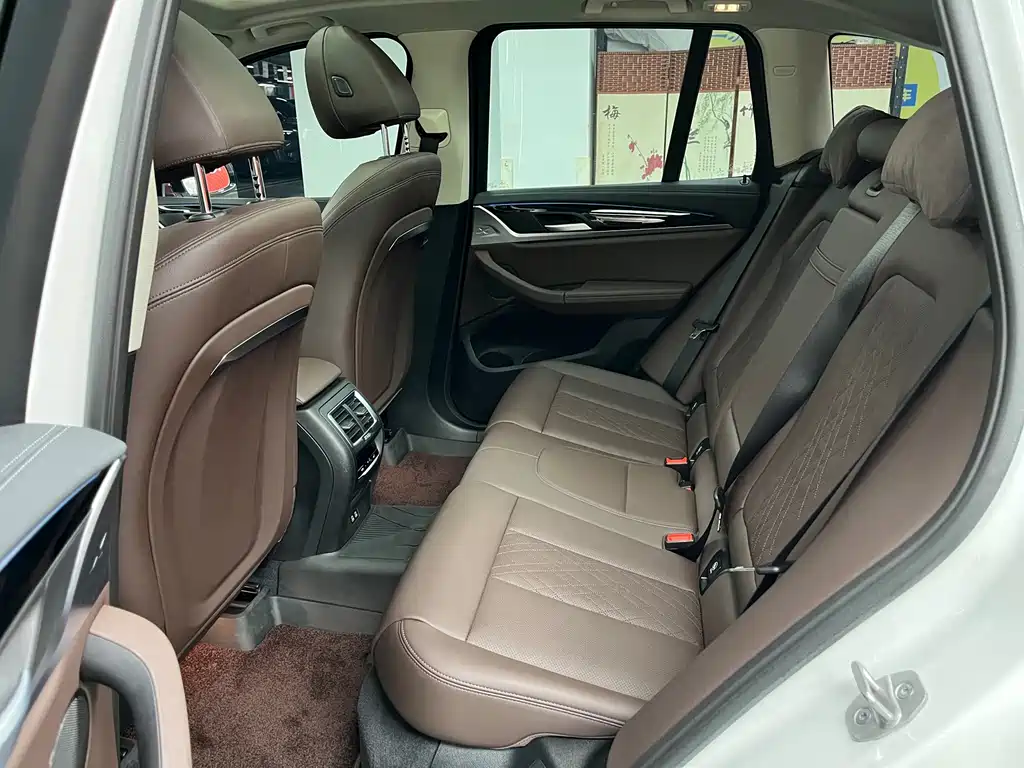 BMW iX3 — миниатюра 17