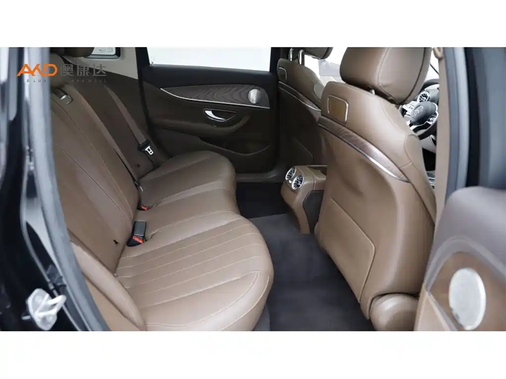 Mercedes-Benz E-Class — миниатюра 8