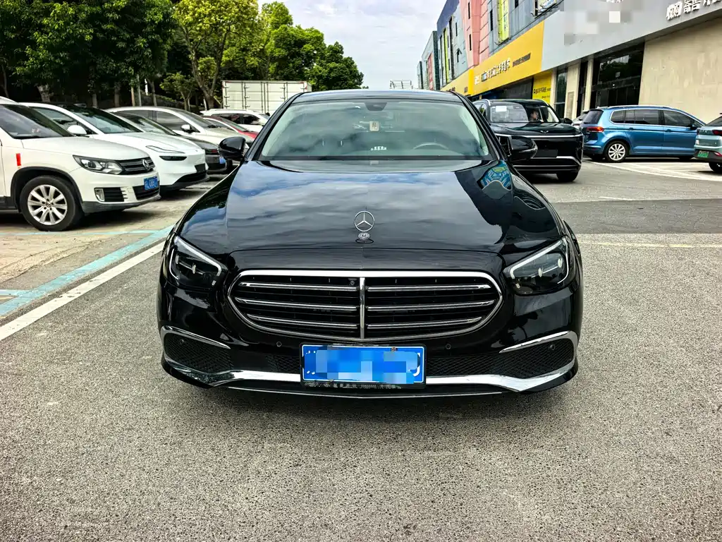 Mercedes-Benz E-Class — миниатюра 2