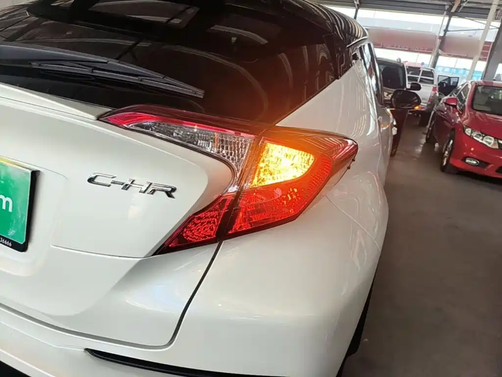 Toyota C-HR — миниатюра 8