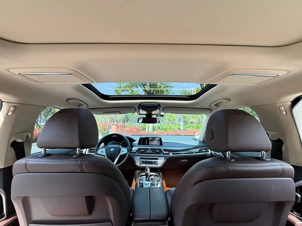 BMW 7 Series — миниатюра 4