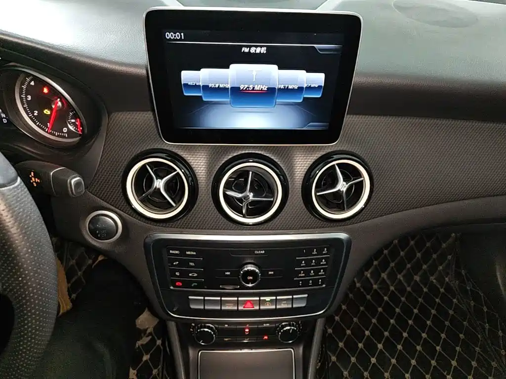 Mercedes-Benz GLA — миниатюра 13