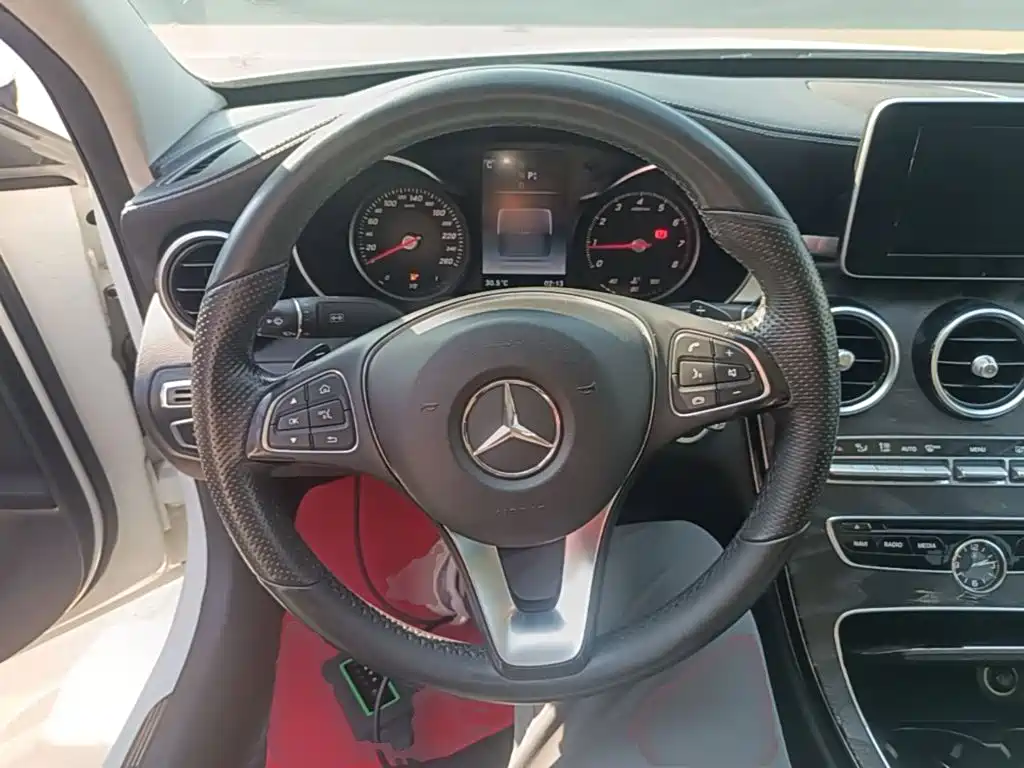 Mercedes-Benz C-Class — миниатюра 11