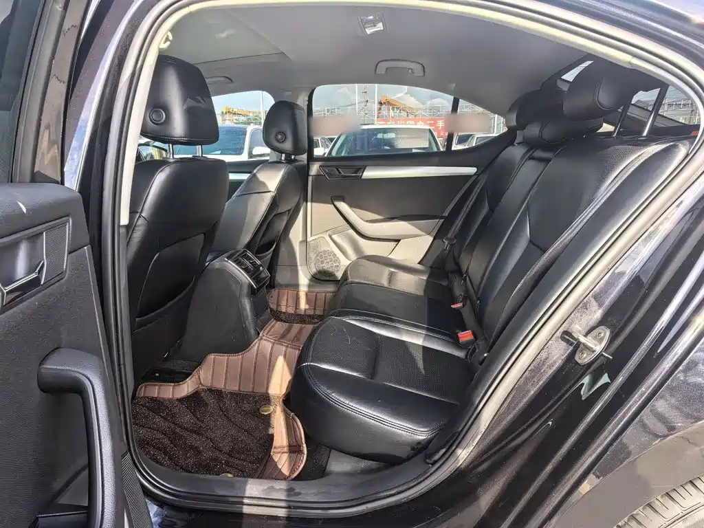 Skoda Superb — миниатюра 10