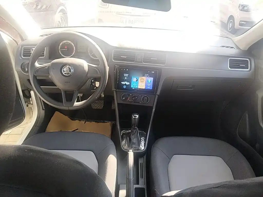 Skoda Rapid — миниатюра 10