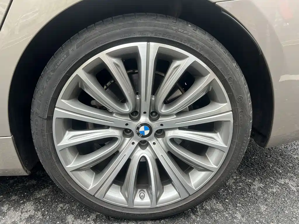 BMW 7 Series — миниатюра 20