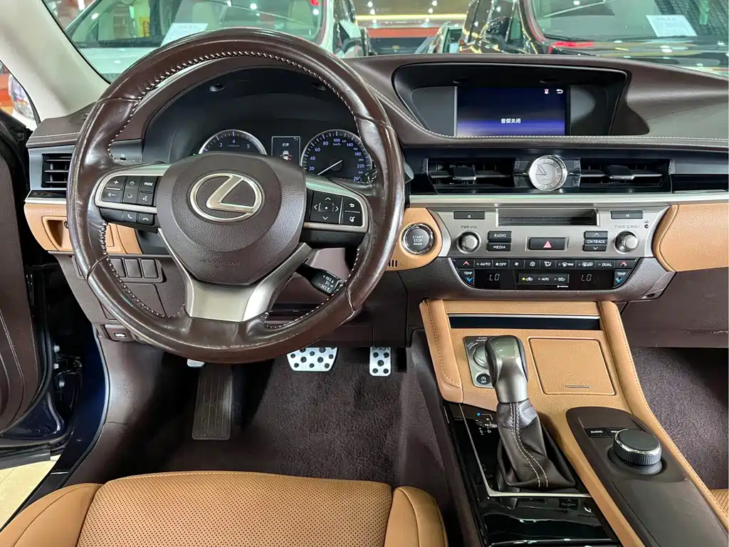 Lexus ES — миниатюра 13