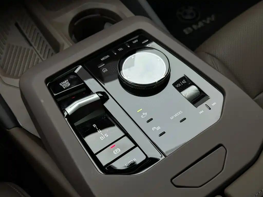 BMW 5 Series — миниатюра 17