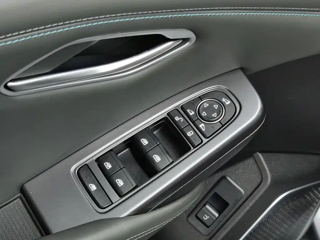 BYD L DM-i — миниатюра 9