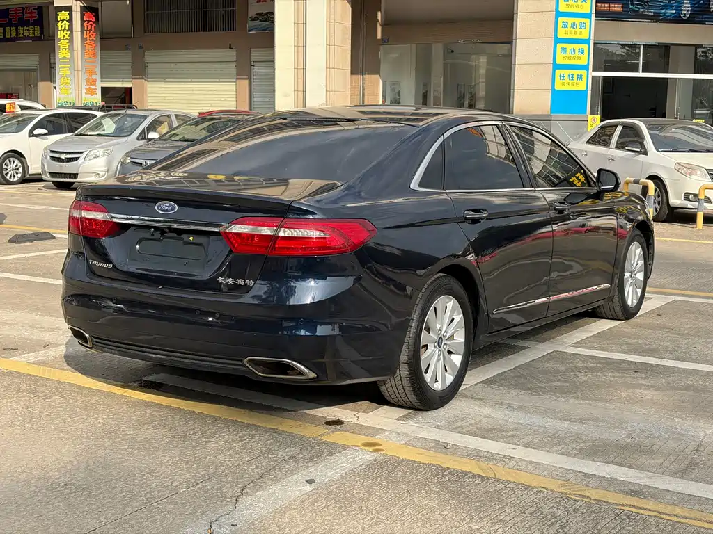 Ford Taurus — миниатюра 7