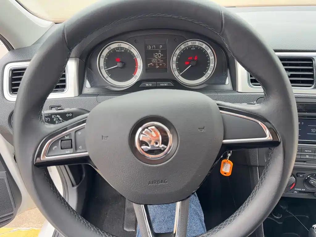 Skoda Rapid — миниатюра 8