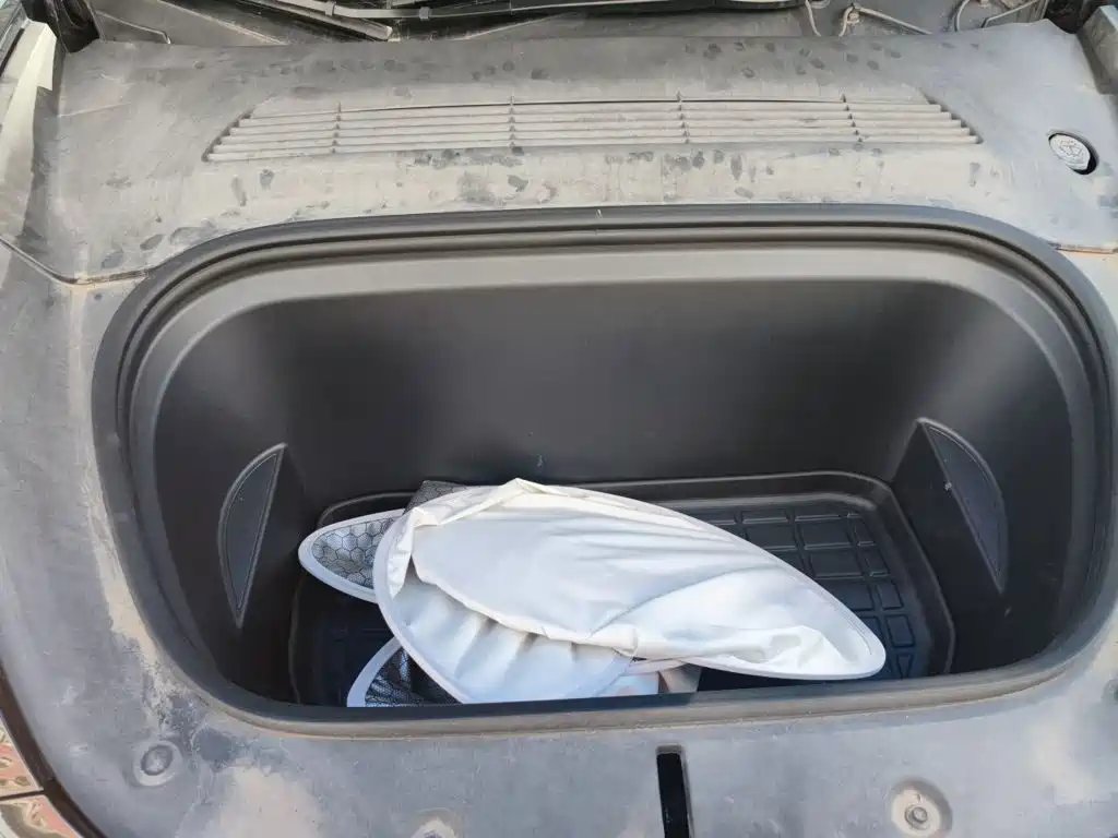 Tesla Model Y — миниатюра 21