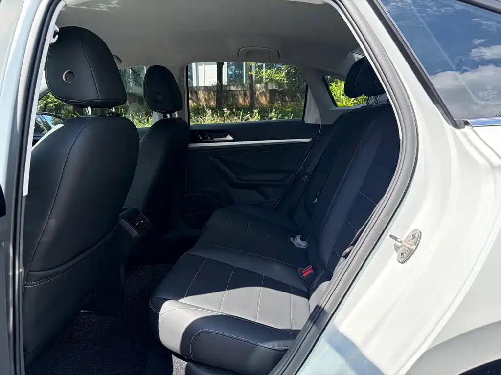 Volkswagen Lavida — миниатюра 6