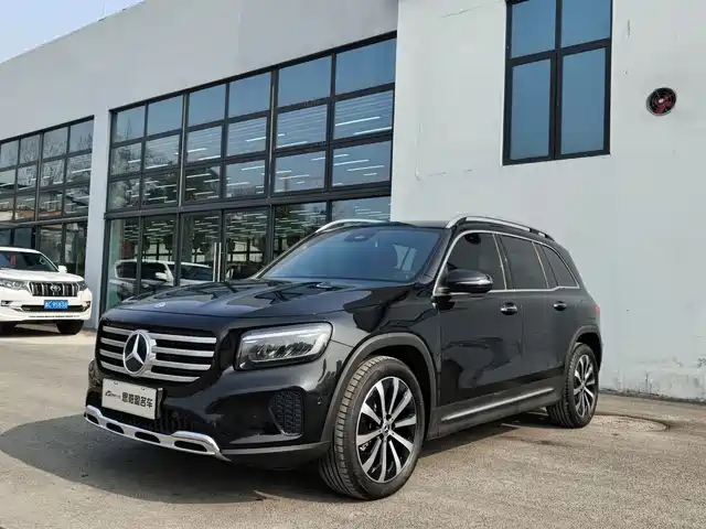 MERCEDES-BENZ GLB