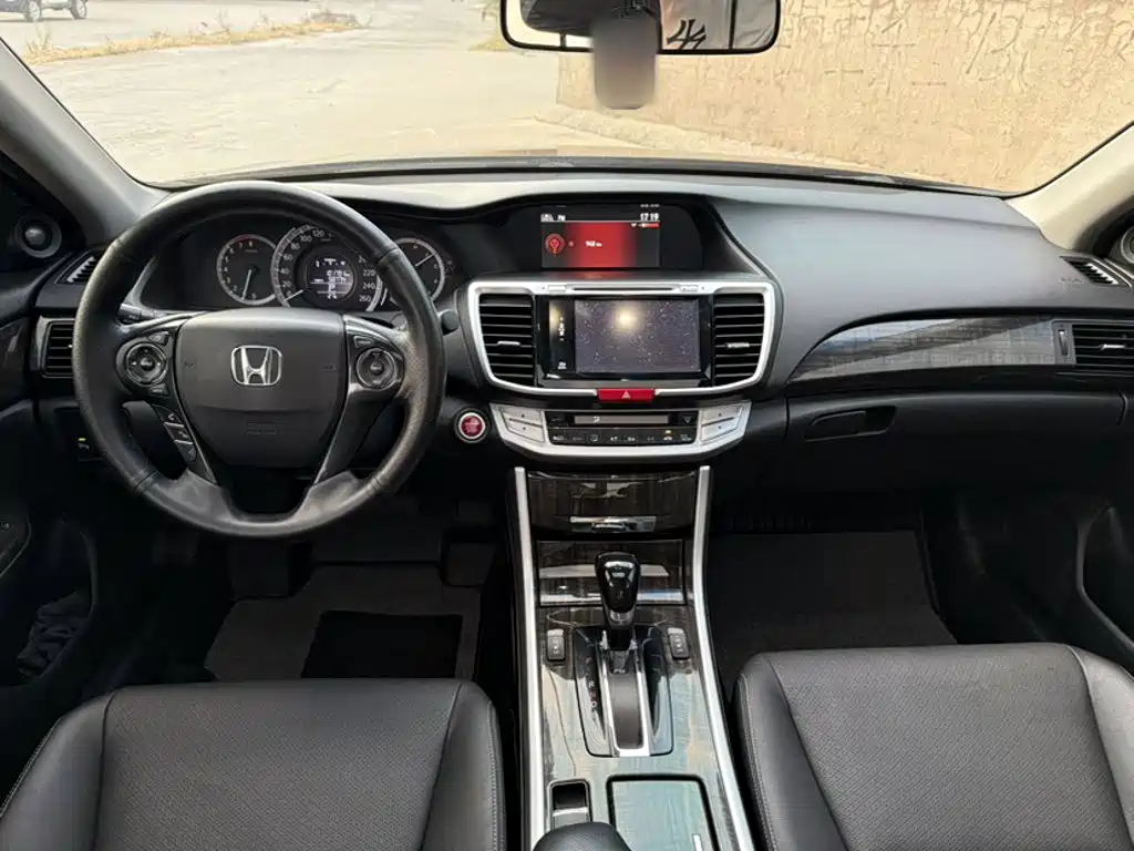 Honda Accord — миниатюра 8