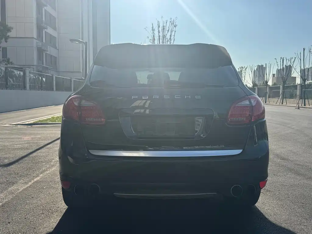 Porsche Cayenne — миниатюра 5