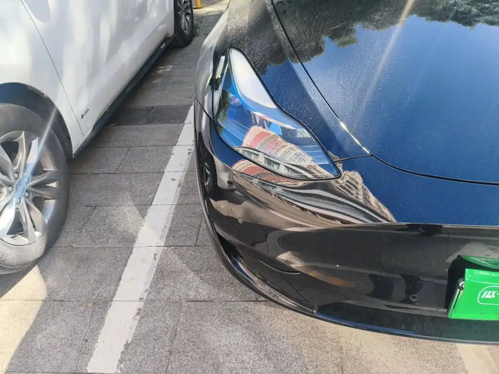 Tesla Model Y — миниатюра 7