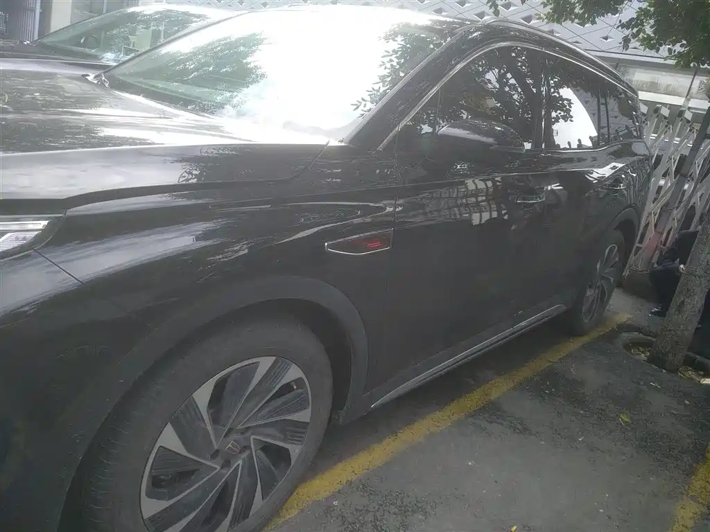 RED FLAG HONGQI HS7 PHEV
