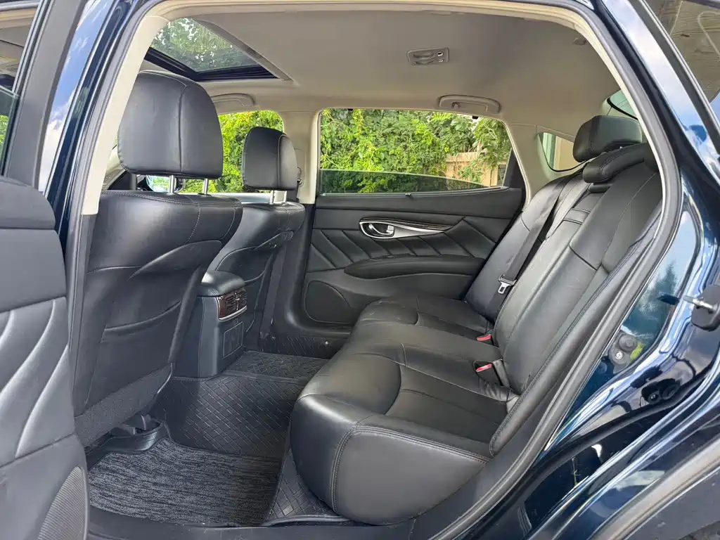 Infiniti Q70 — миниатюра 8