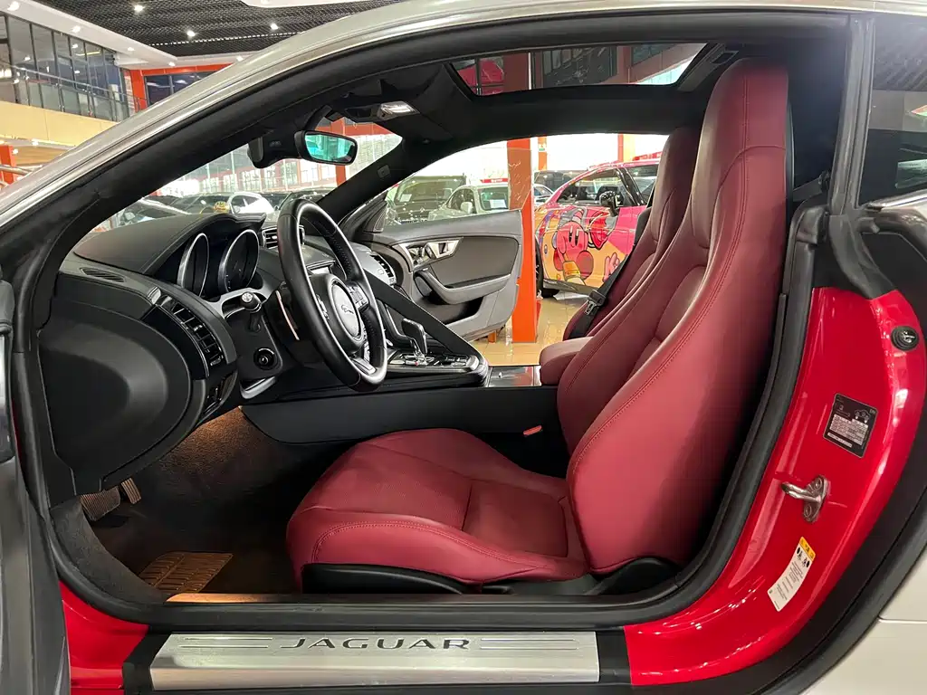 Jaguar F-TYPE — миниатюра 7