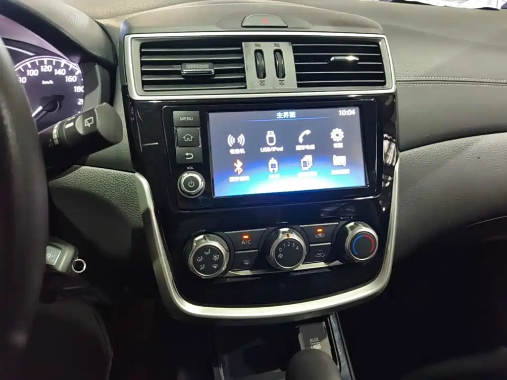 Nissan Tiida — миниатюра 13