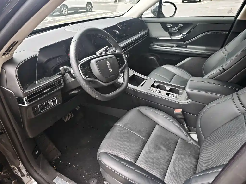 Lincoln Corsair — миниатюра 4