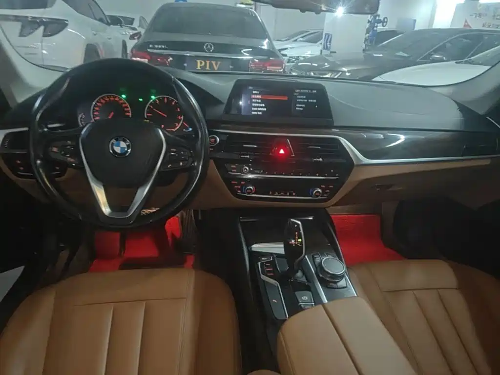 BMW 5 Series — миниатюра 10