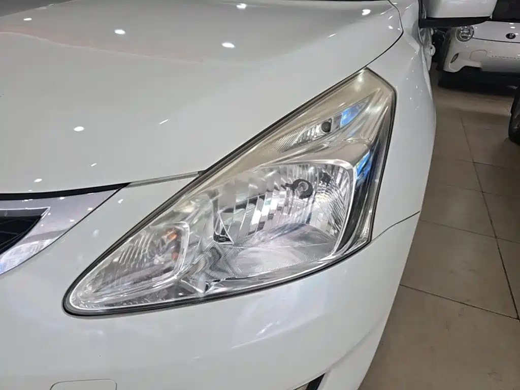 Nissan Tiida — миниатюра 24