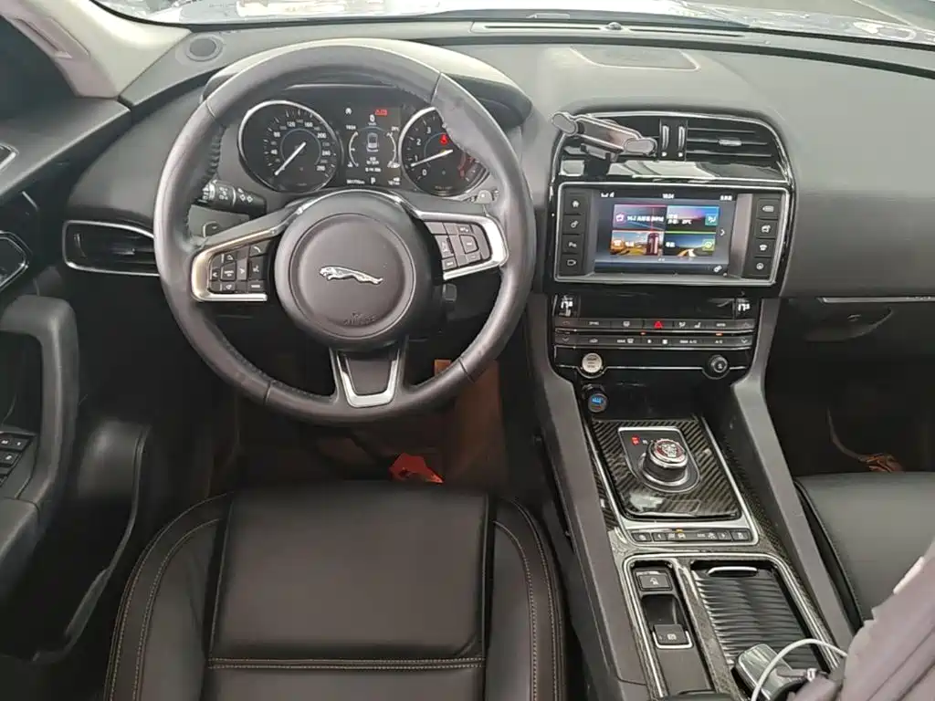 Jaguar F-PACE — миниатюра 10