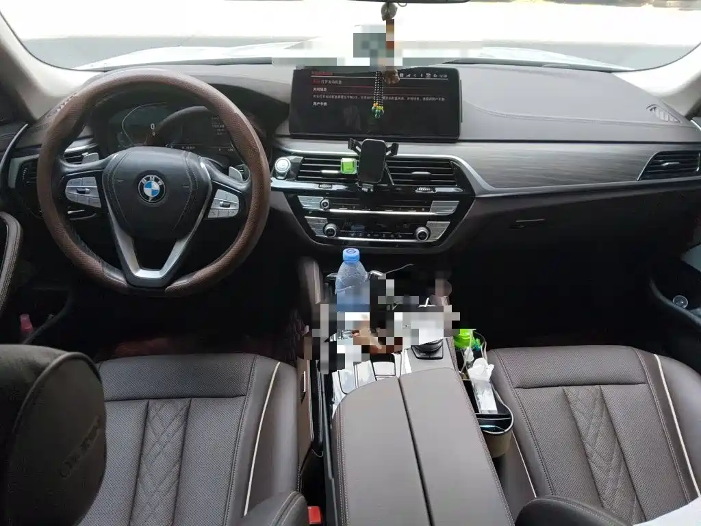 BMW 5 Series — миниатюра 13