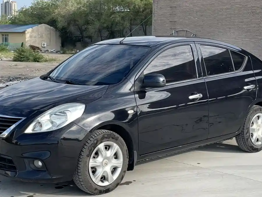 Nissan Sunny 2012