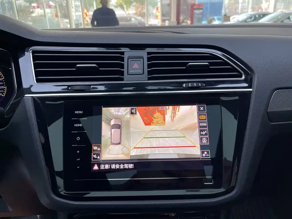 Volkswagen Tiguan L — миниатюра 21