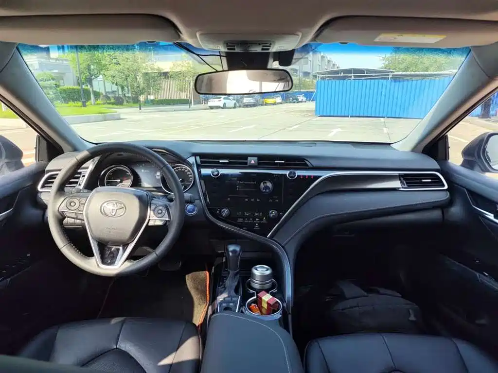 Toyota Camry — миниатюра 3