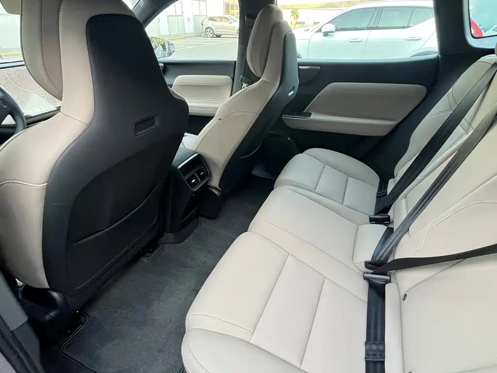 Volvo XC70 PHEV — миниатюра 11