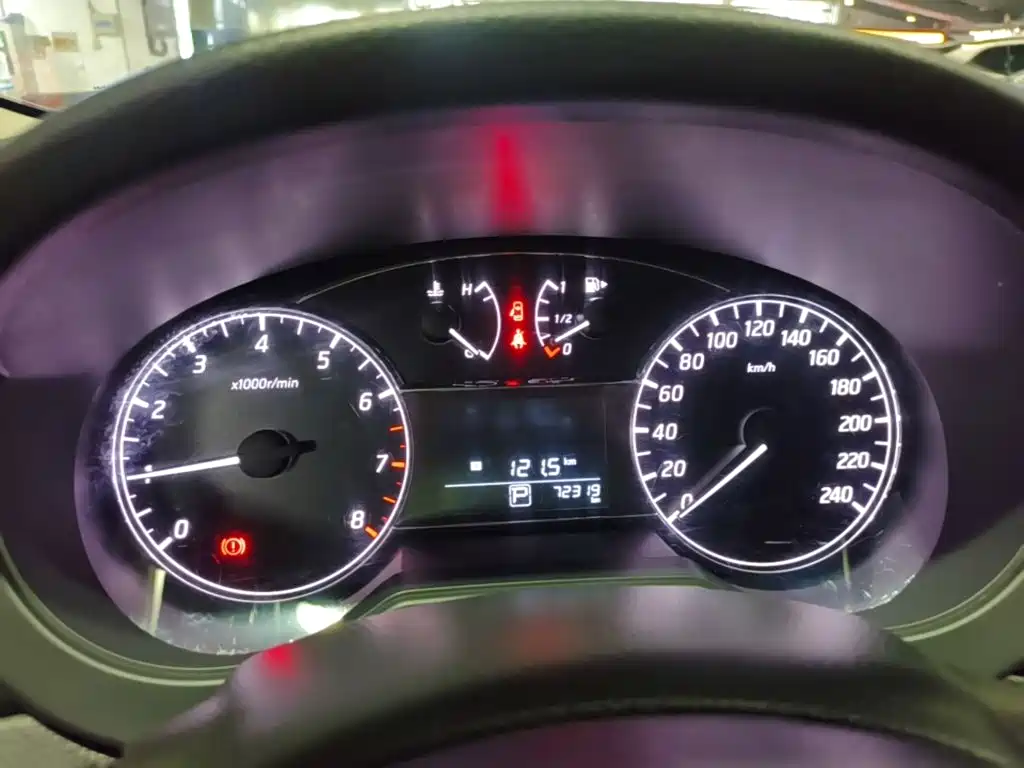 Nissan Tiida — миниатюра 12