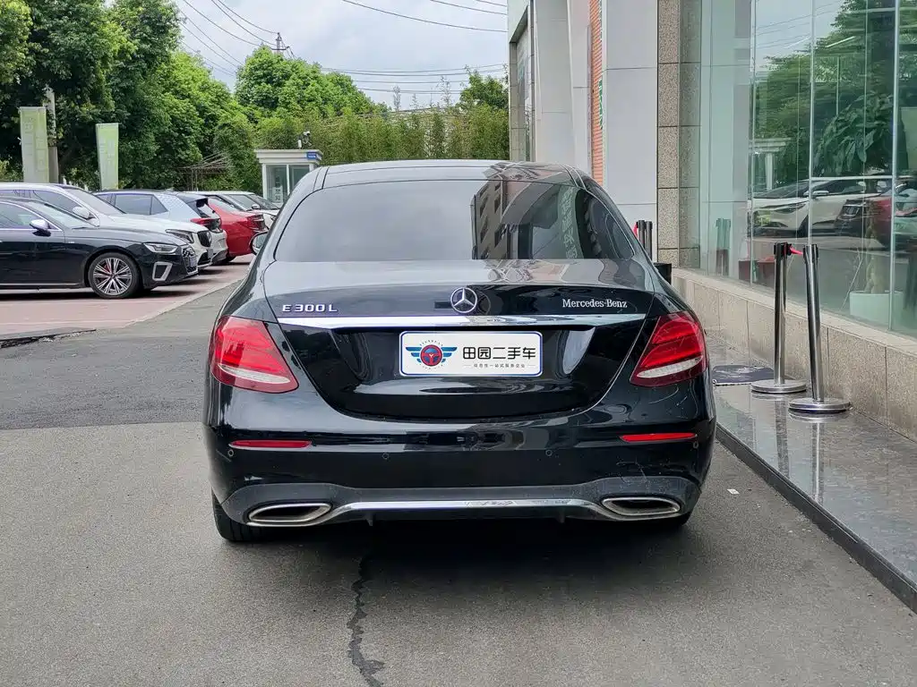 Mercedes-Benz E-Class — миниатюра 5